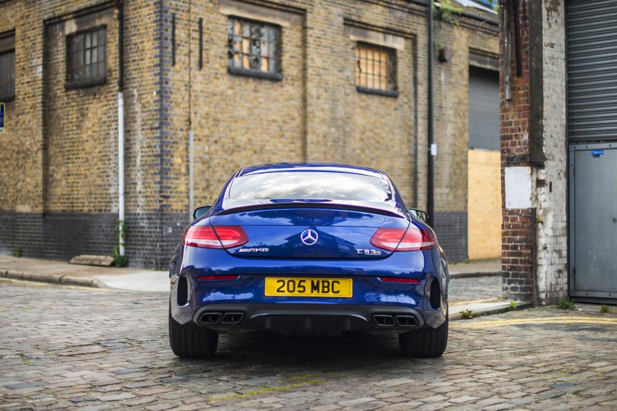  Mercedes-AMG C63 S Coupe 2016 года  (UK) (фото 2 из 30)
